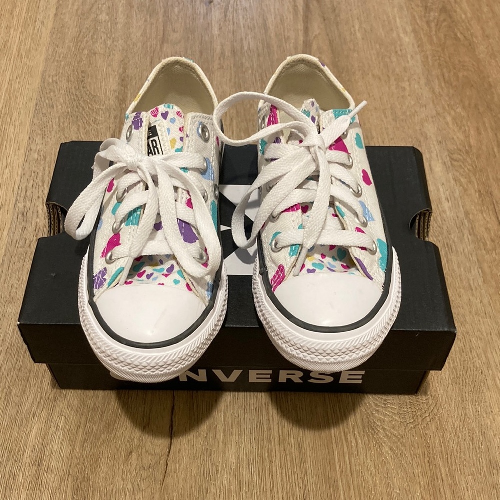 Converse Little Girls Chuck Taylor All Star Hearts Casual Sneakers